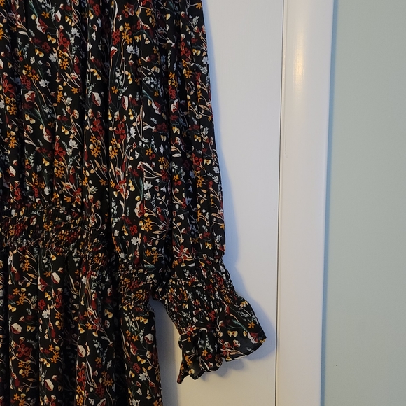 Floral plus size dress - Picture 3 of 3